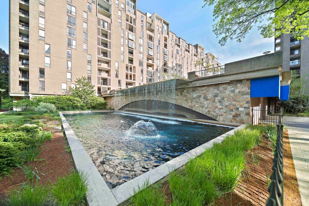 44 Washington St, Brookline Village