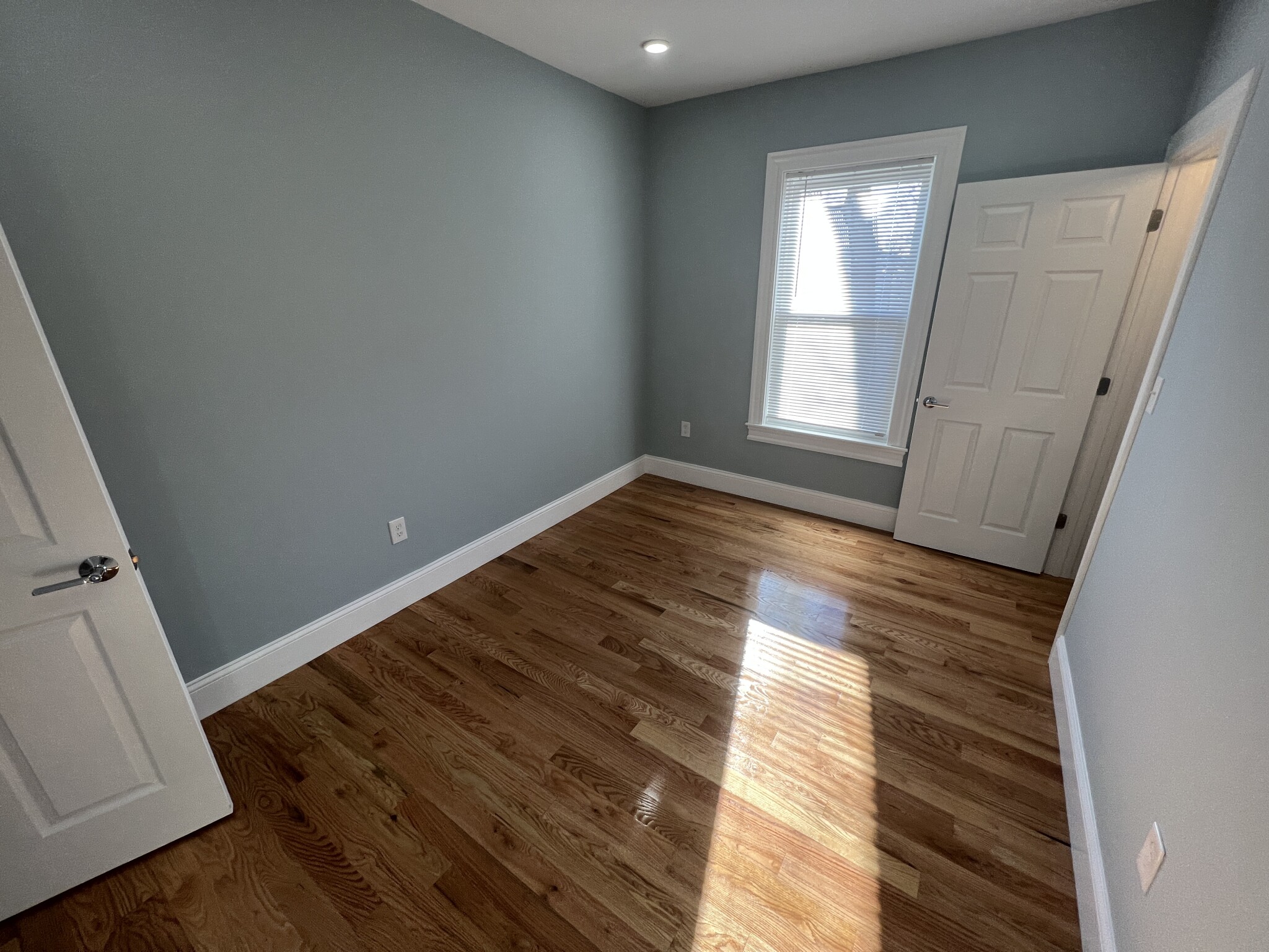 372 Oxford St, Ward Two