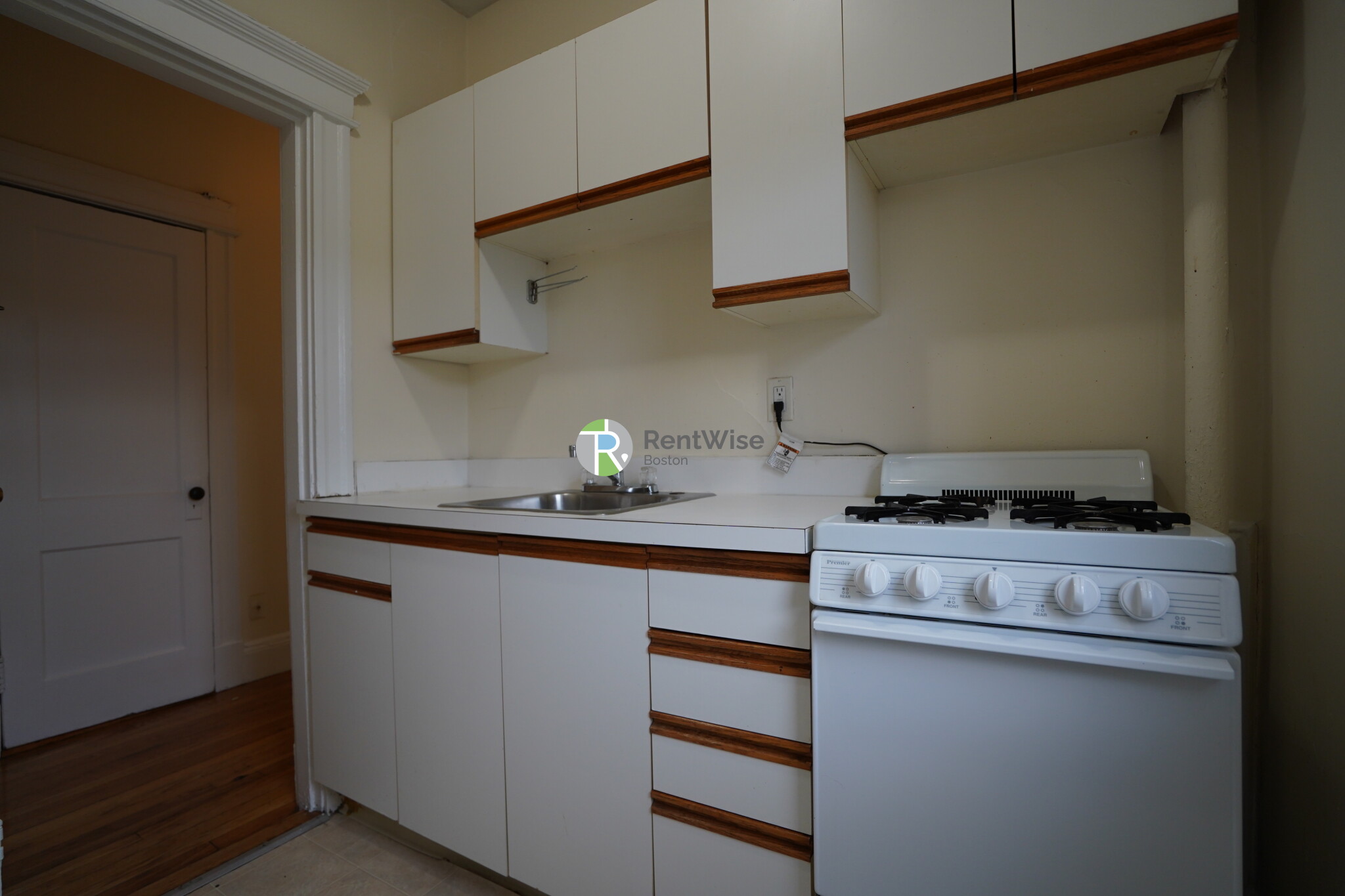 1144 Commonwealth Ave, North Brookline