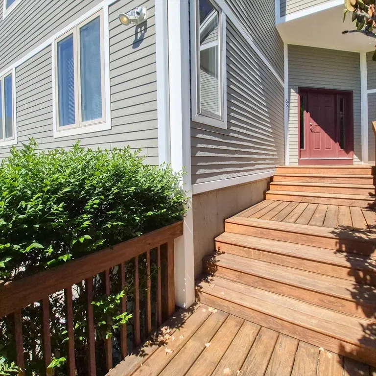 65 Bayberry Ln, Dartmouth