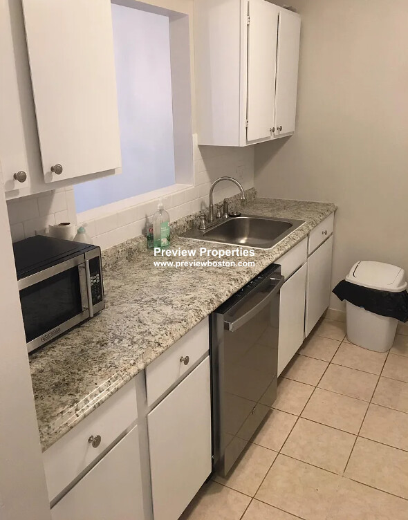 73 Charlesbank Rd, Newton Corner