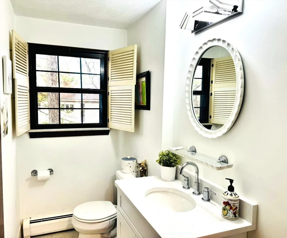 2 Blueberry Hill Ln, Arlington Heights