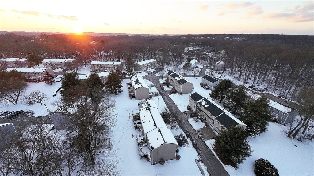 14 Meetinghouse Ln, Millbury