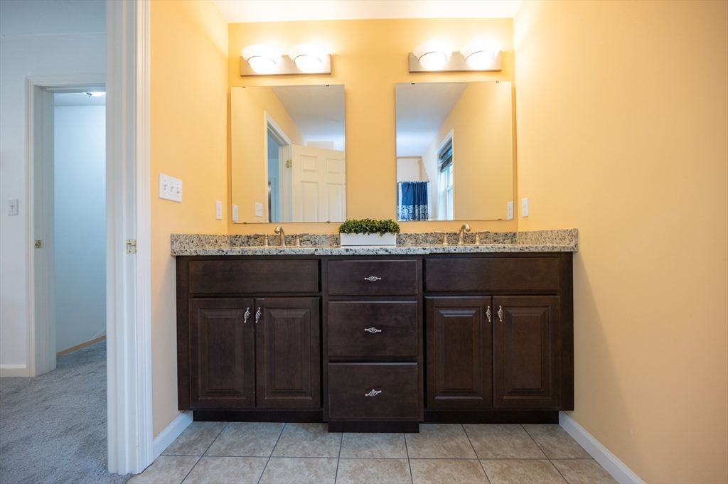 7 Willow Brook Ln, Blackstone