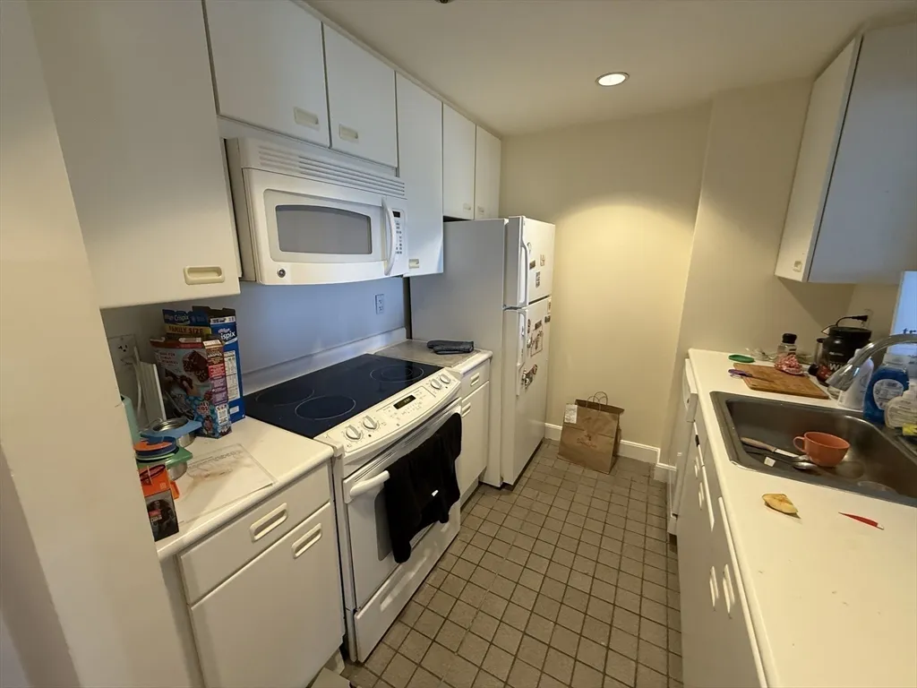 931 Massachusetts Ave, Mid-Cambridge