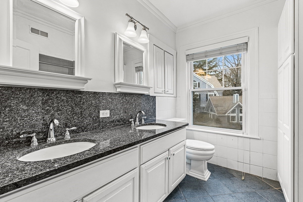 34 Glen Rd, Winchester