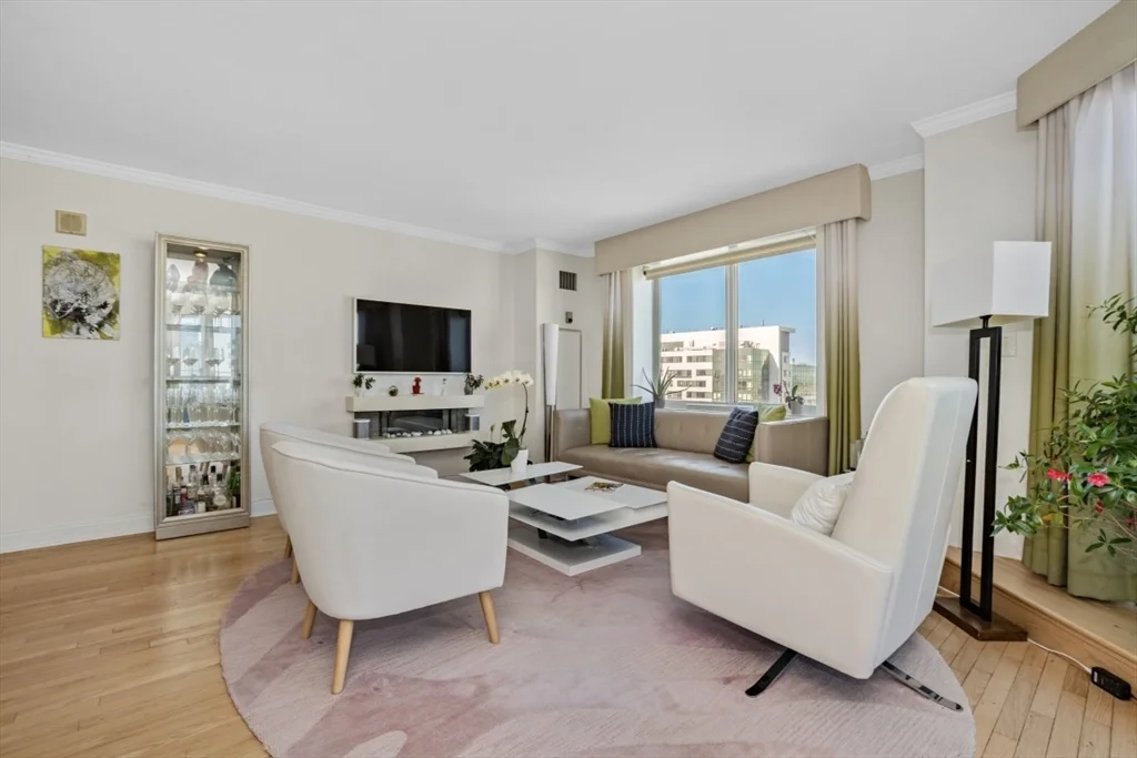 8 Museum Way, East Cambridge