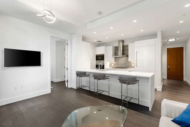 50 Liberty Dr, Seaport District