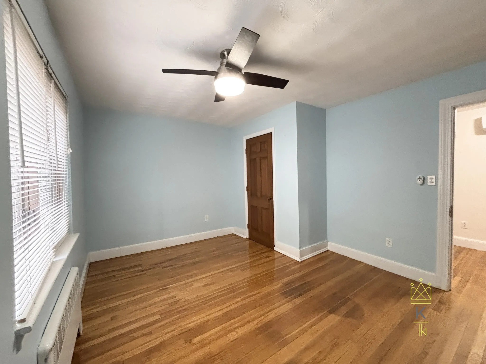 9 Reservoir Rd, Chestnut Hill
