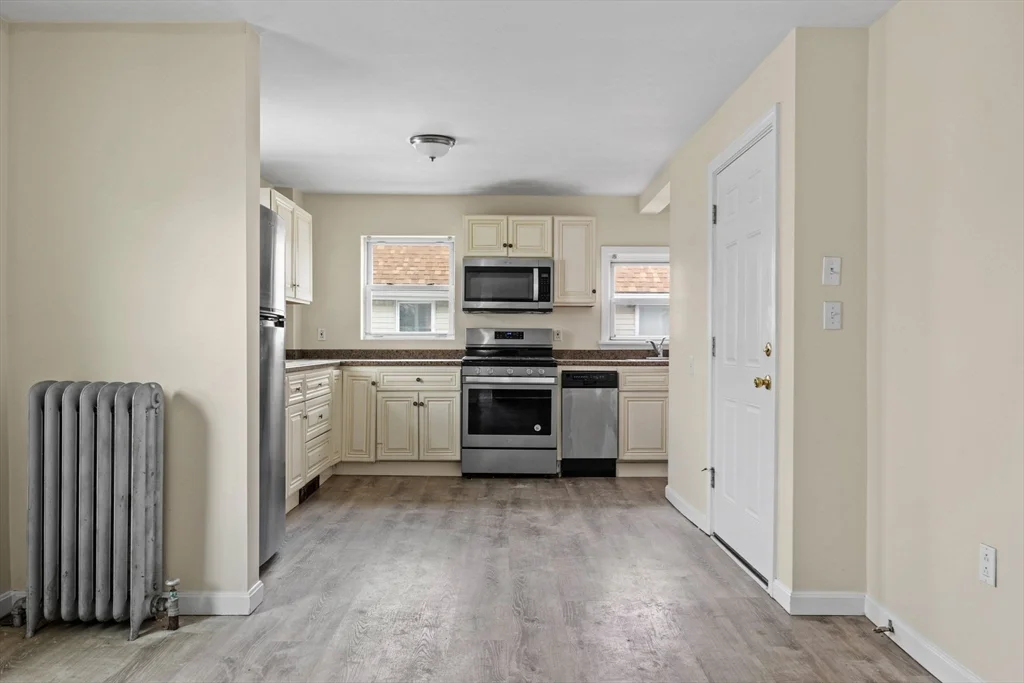 19 Alfred St, Everett