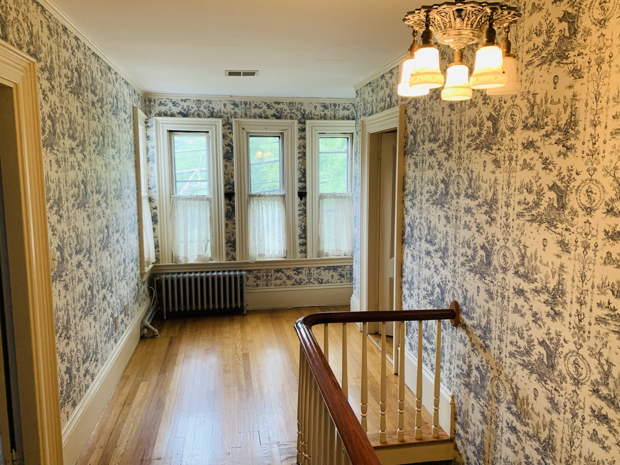 984 Chestnut St, Newton