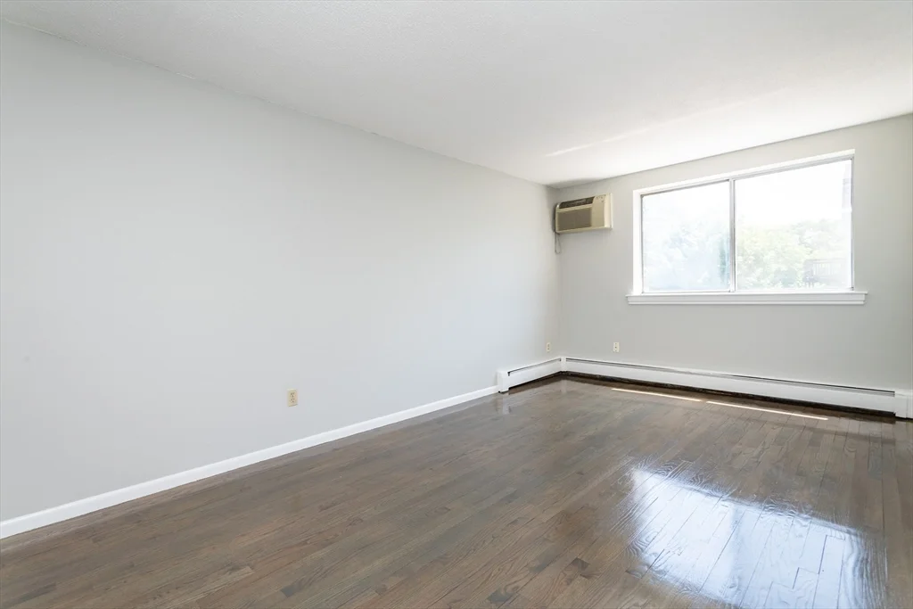 14 Murdock, Ball Square