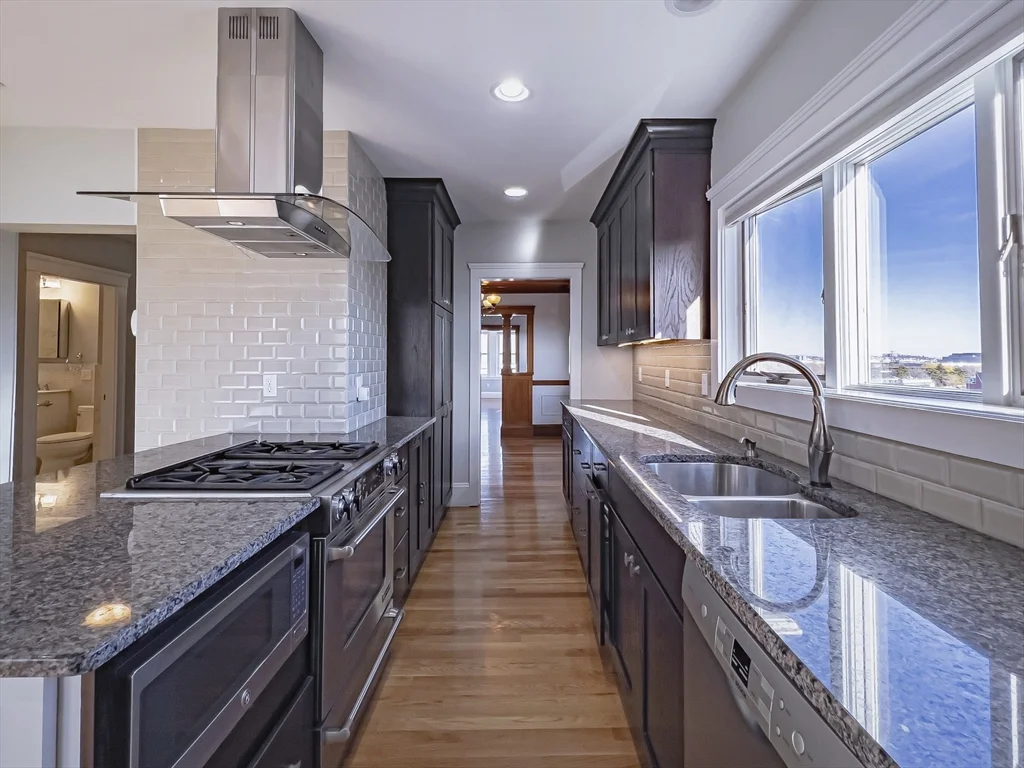 8 Putnam Rd, Assembly Square