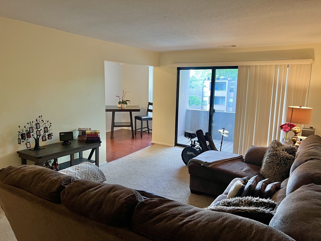 2 Shrewsbury Green Dr, Shrewsbury