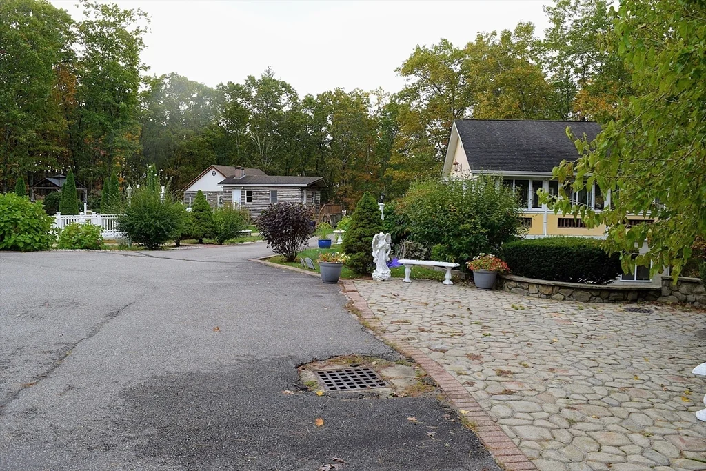 85 Burlingame, Charlton