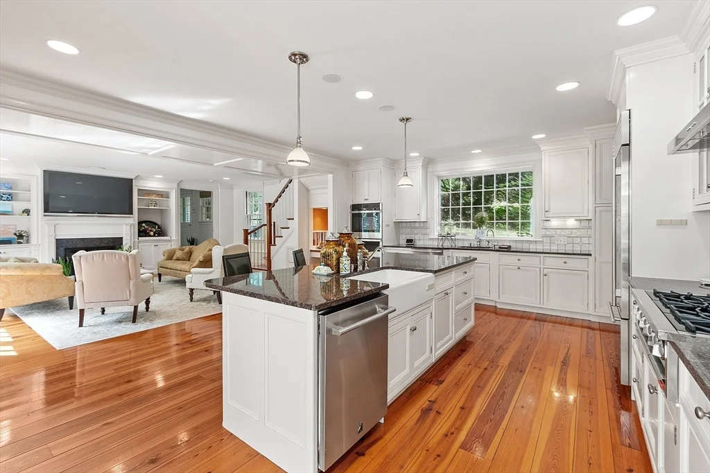 251A Old Billerica Rd, Bedford