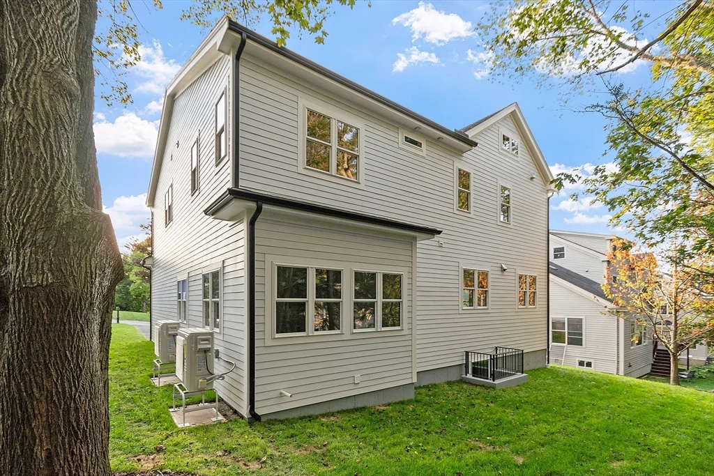 22 Estabrook Rd, Lexington