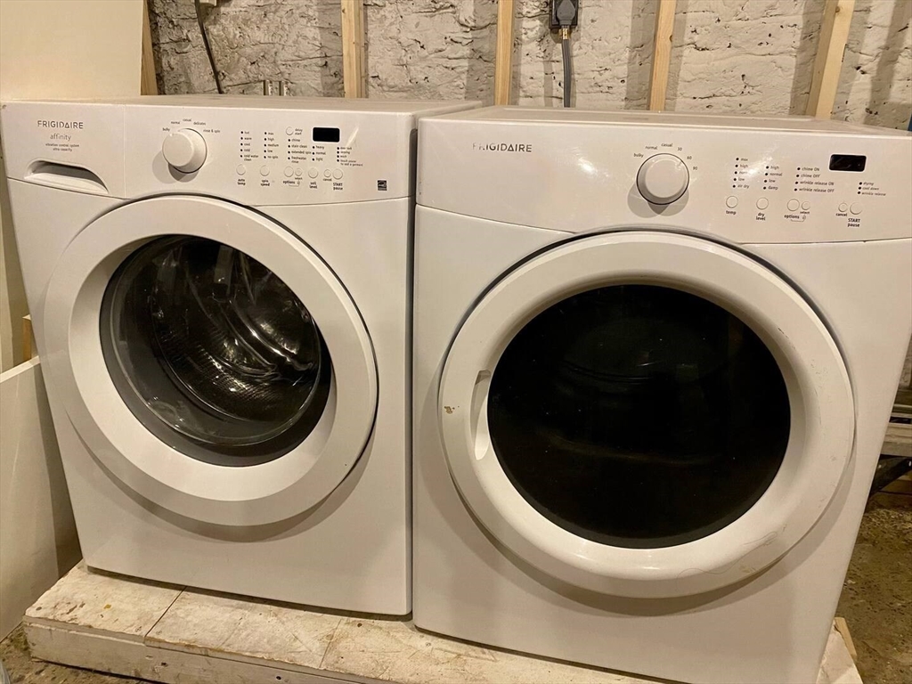 21 Edge Hill St, Jamaica Plain