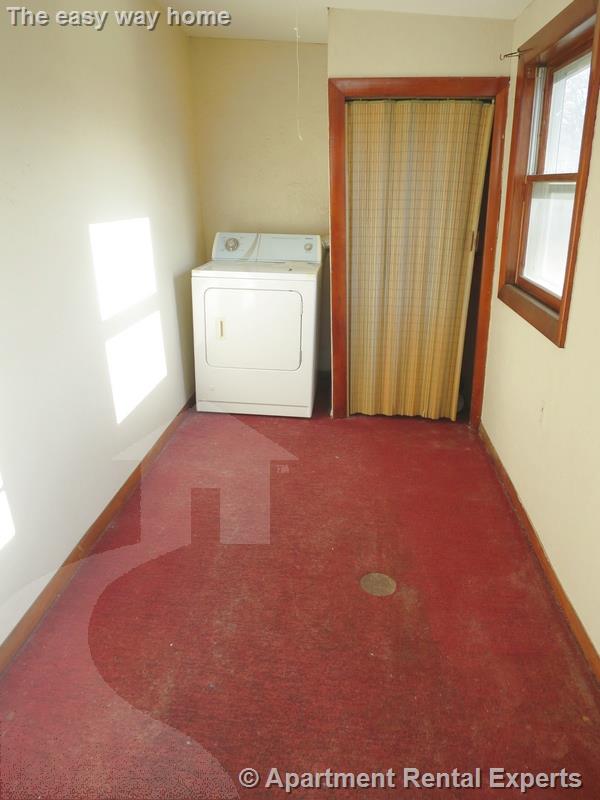 38 Sterling St, Tufts