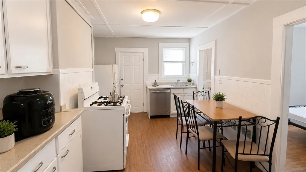 4 Sherman St, Neighborhood Nine