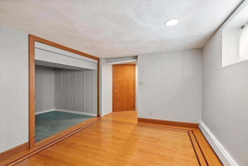 43 Sunset Rd, West Somerville