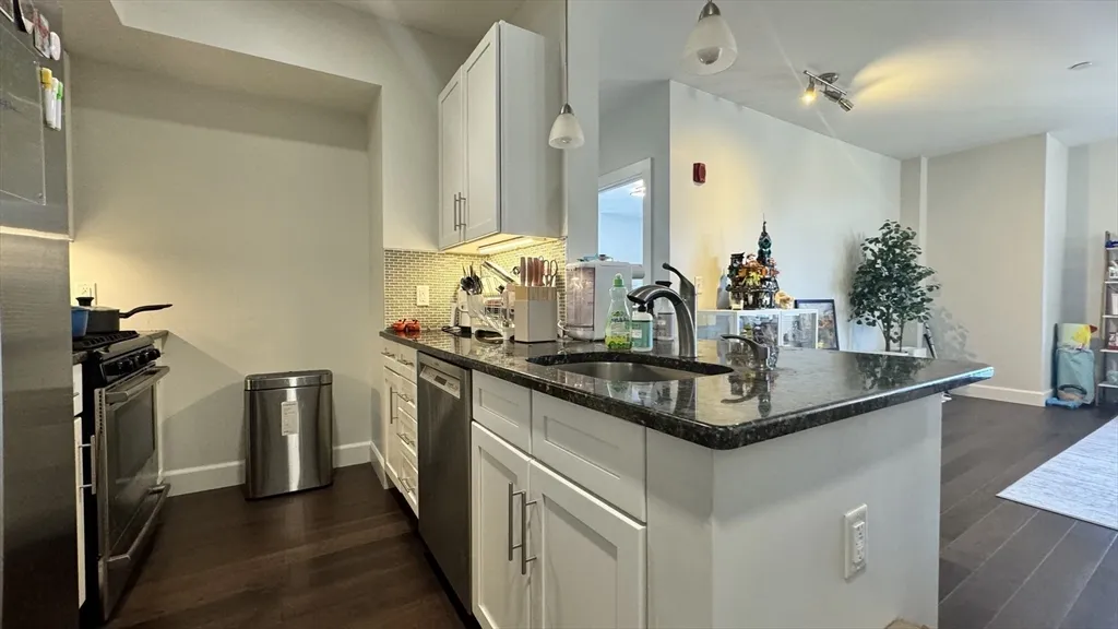 1501 Commonwealth, Brighton