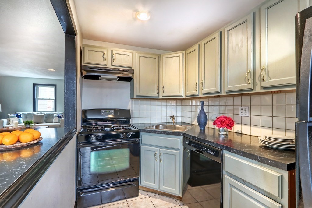 12 Jenkins St, South Boston