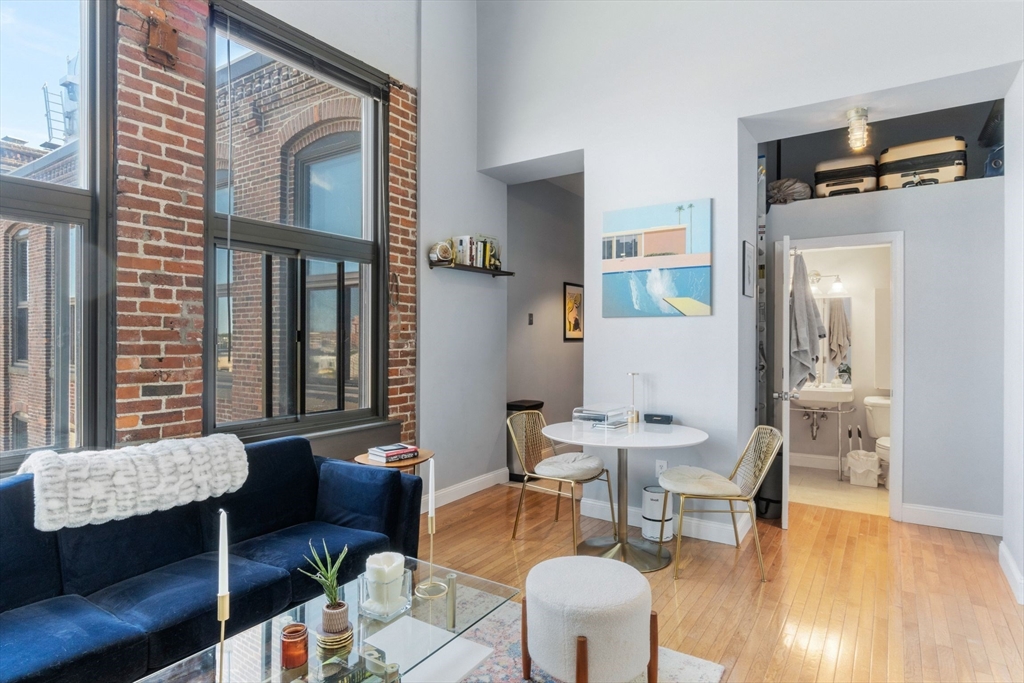 320 W 2nd, South Boston