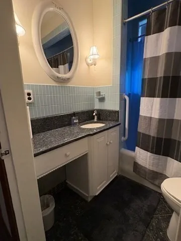 664 Washington St, Oak Square