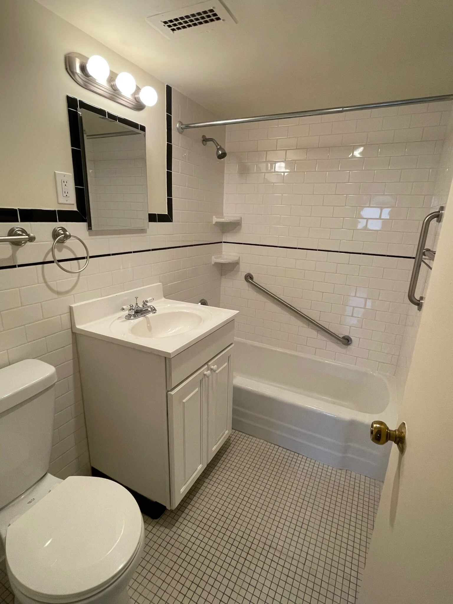 101 Monmouth St, Longwood