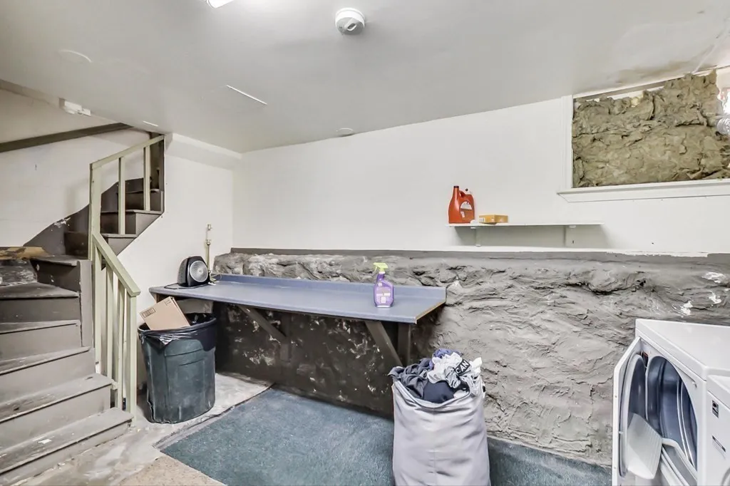 47 Hillside St, Mission Hill