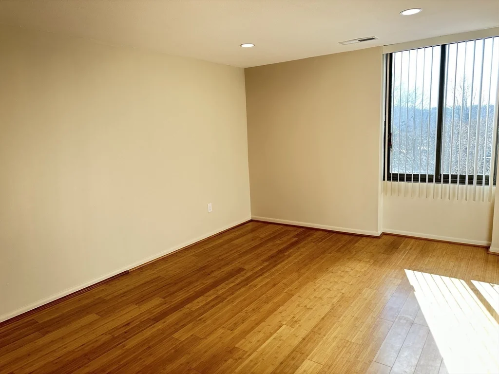 1004 Paradise Rd, Swampscott