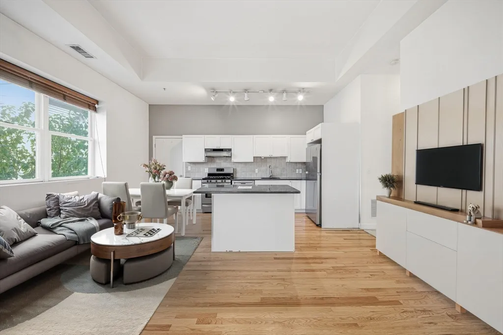 156 Chelsea St, East Boston