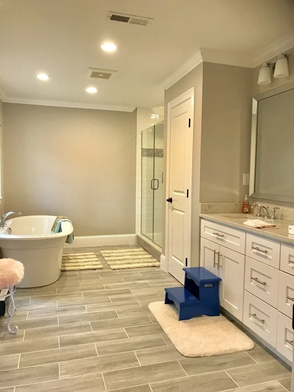 301 Linden St, Wellesley