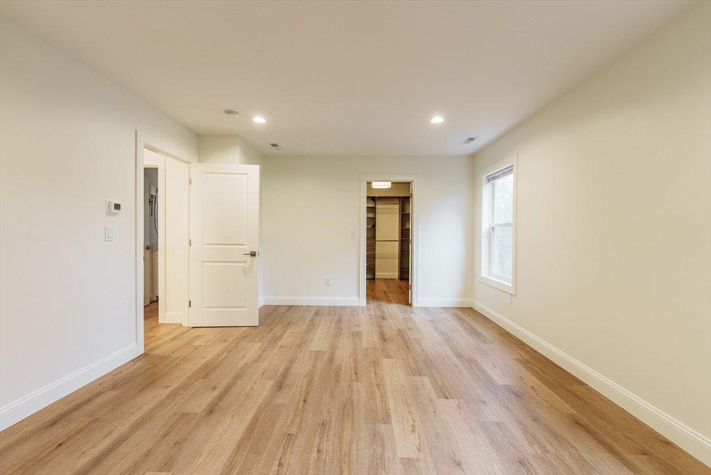 23 Moore St, Agawam