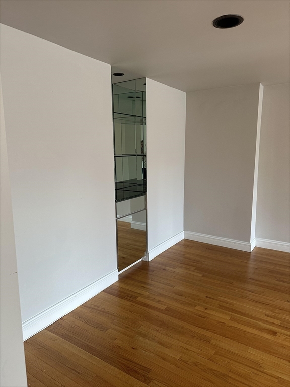 85 E India Row, Waterfront