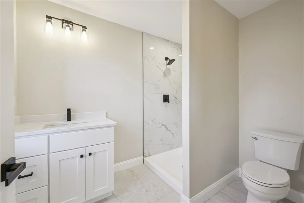 108 Stowe St, Fall River