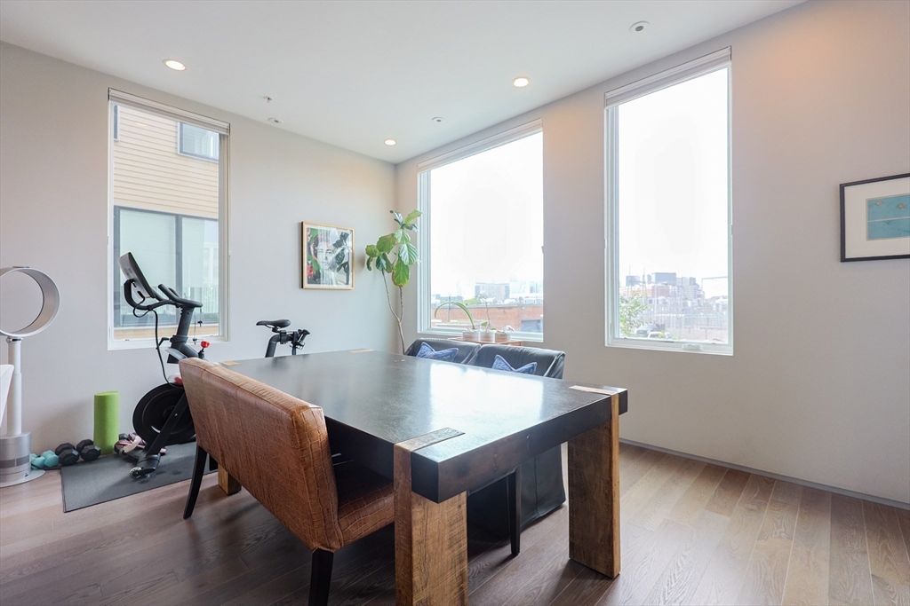 537 E 1st, South Boston