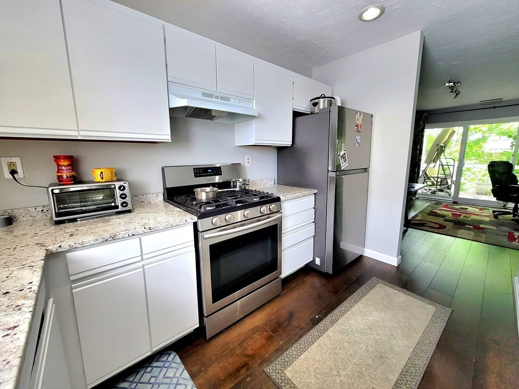 391 Hyde Park Ave, Jamaica Plain
