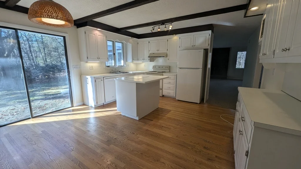 10 Sherwood Ave, Foxboro