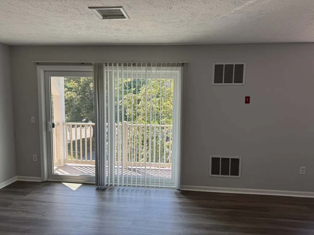 53 Steeplechase Ct, Zip 01832