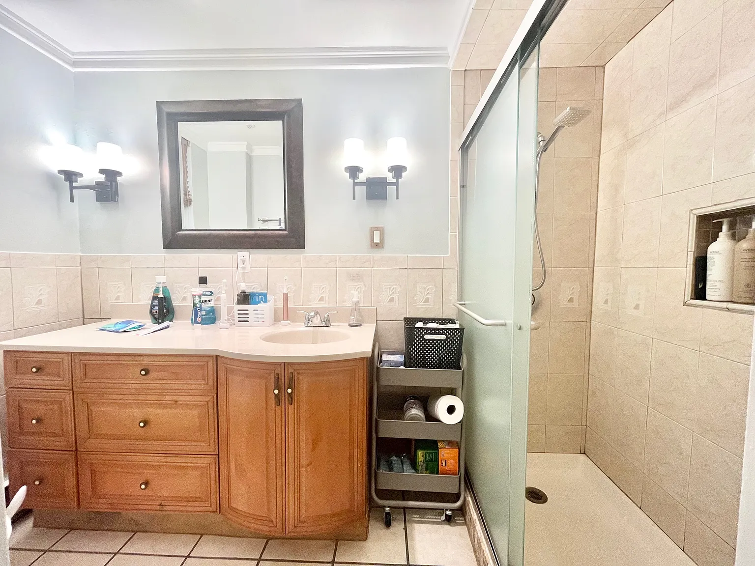 180 Hillside St, Mission Hill