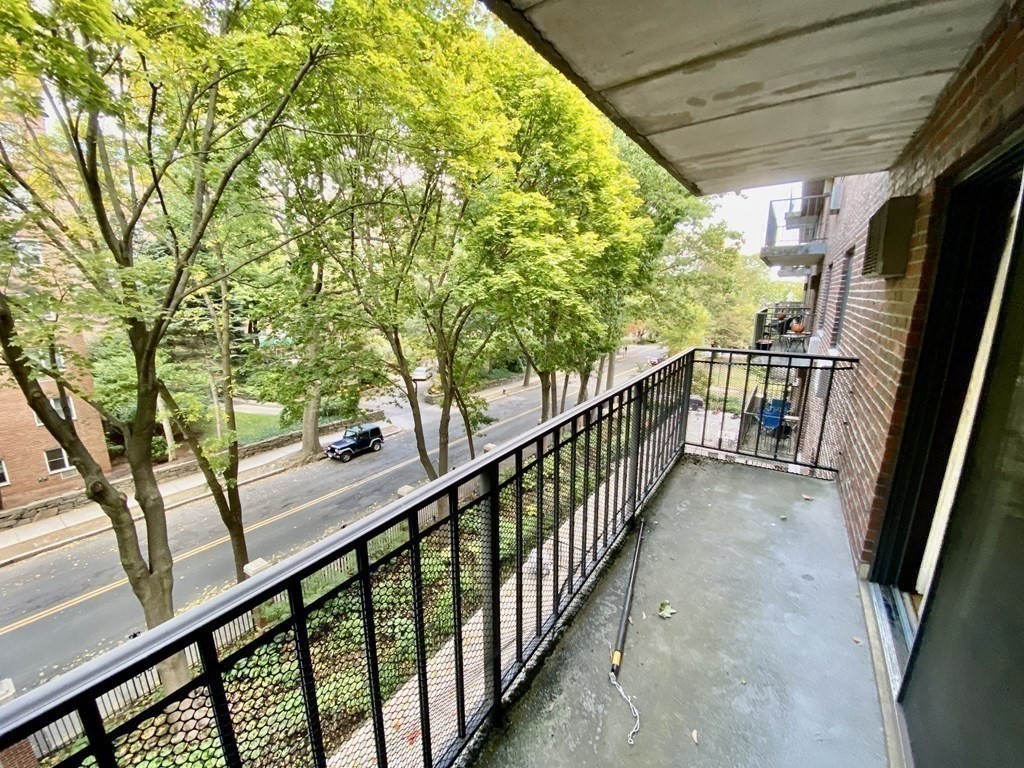 135 Pleasant St, North Brookline