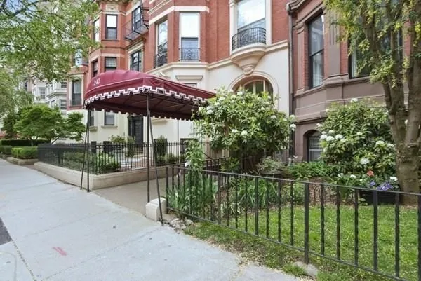 242 Beacon St, Back Bay