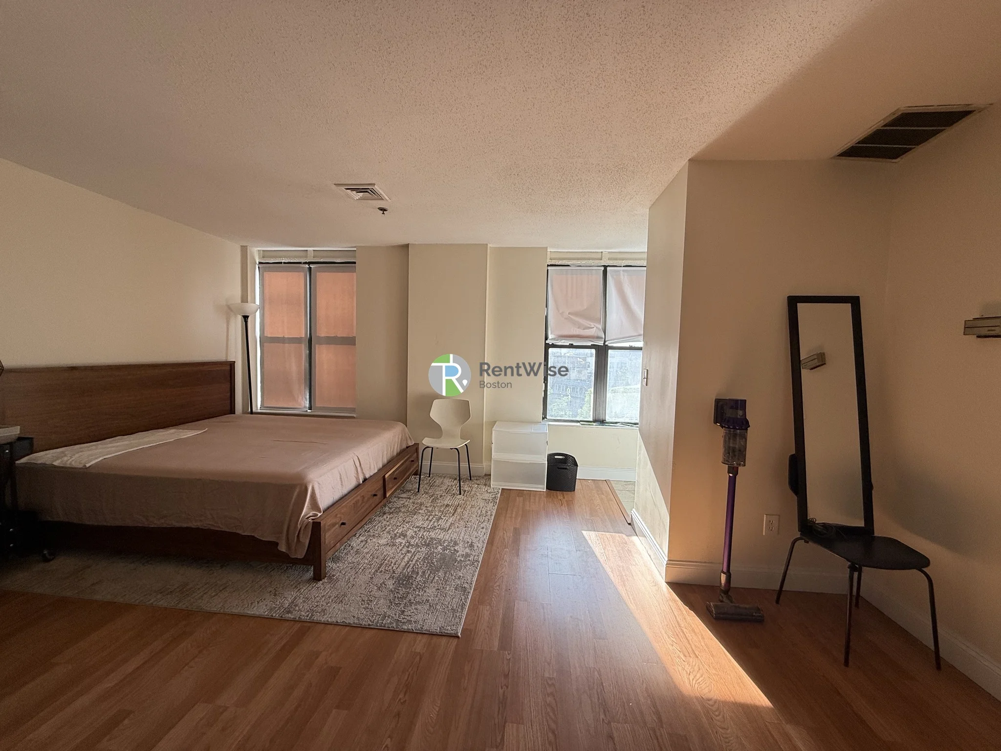 1126 Boylston St, Fenway