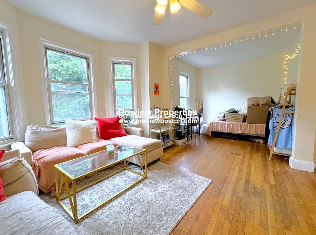 216 Freeman St, North Brookline