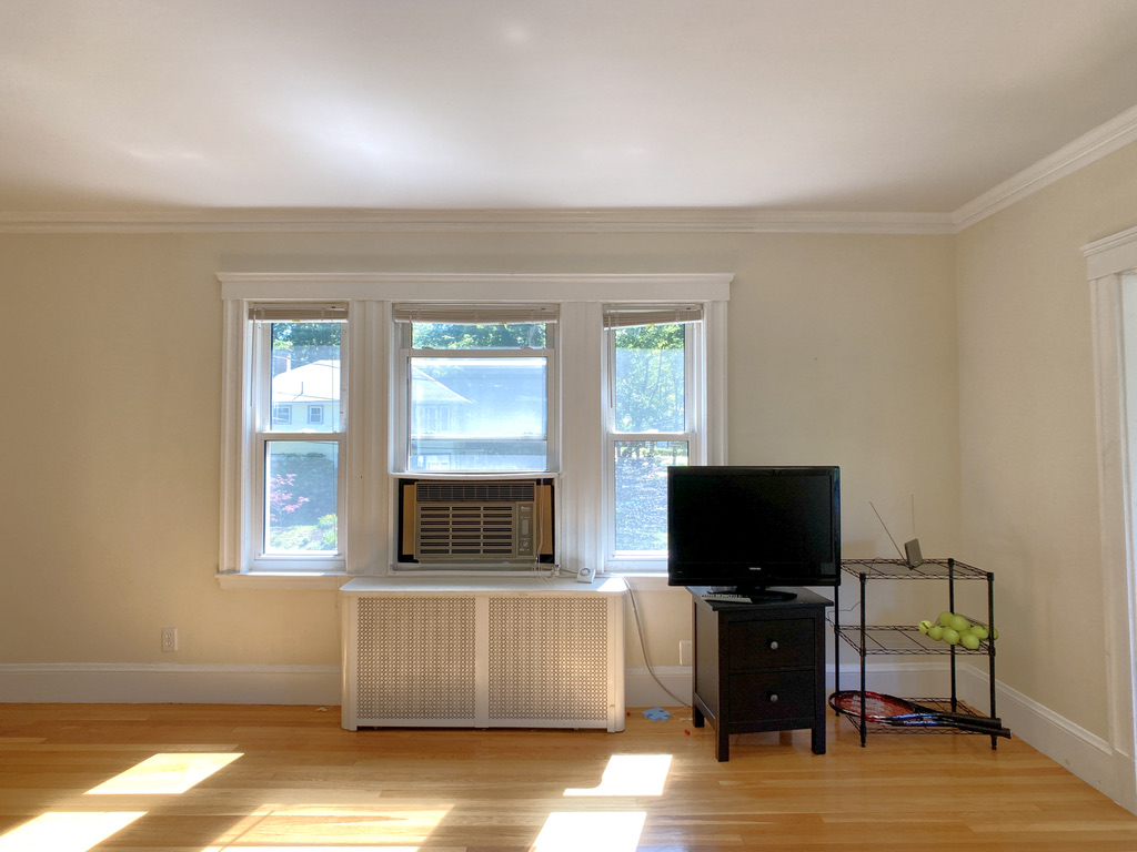 129 Oxford Rd, Newton Centre