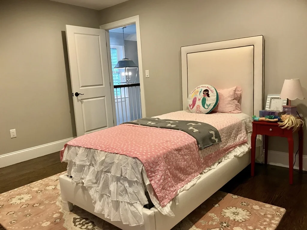 301 Linden St, Wellesley