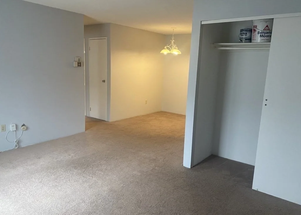 59 Village Brook Ln, Natick