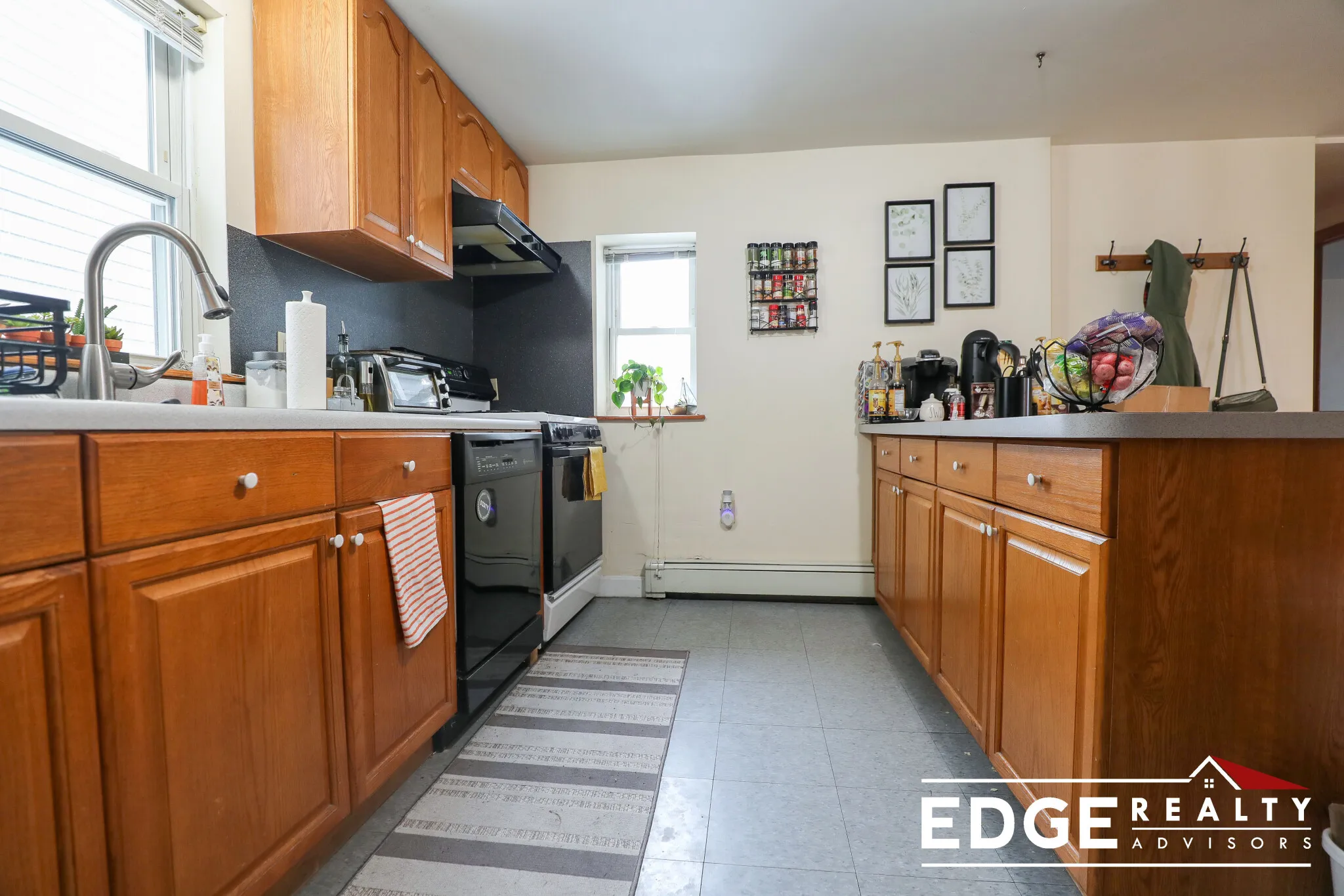 551 Washington St, Oak Square